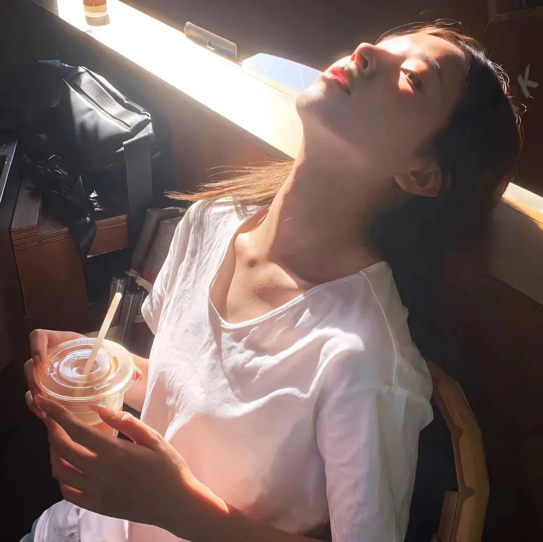 蜘蛛网中的女孩